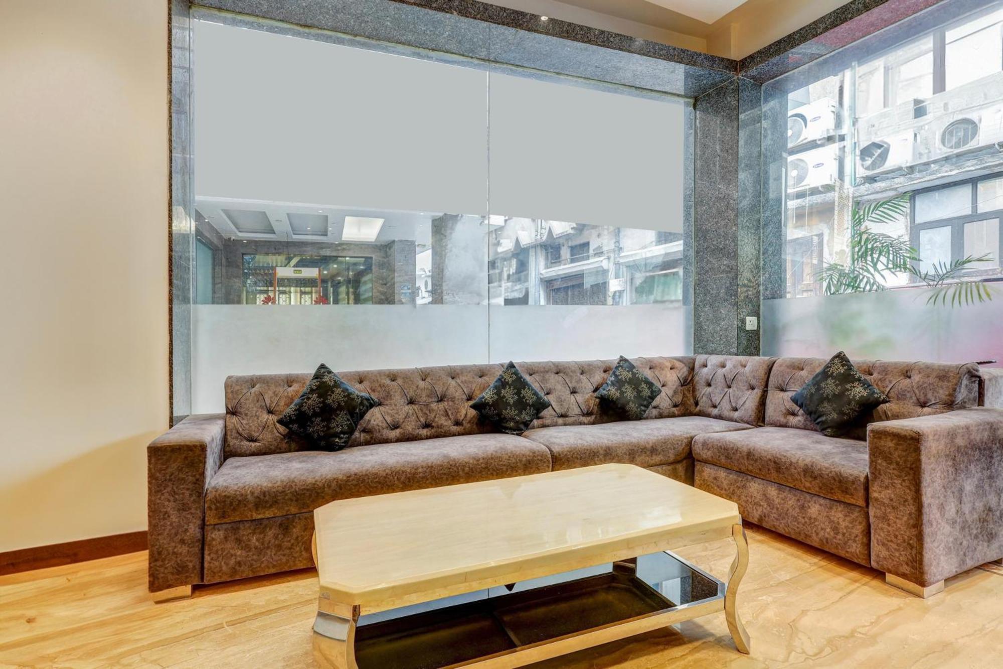 Super Townhouse Arakashan Road Paharganj Formerly Mohan International Ню Делхи Екстериор снимка