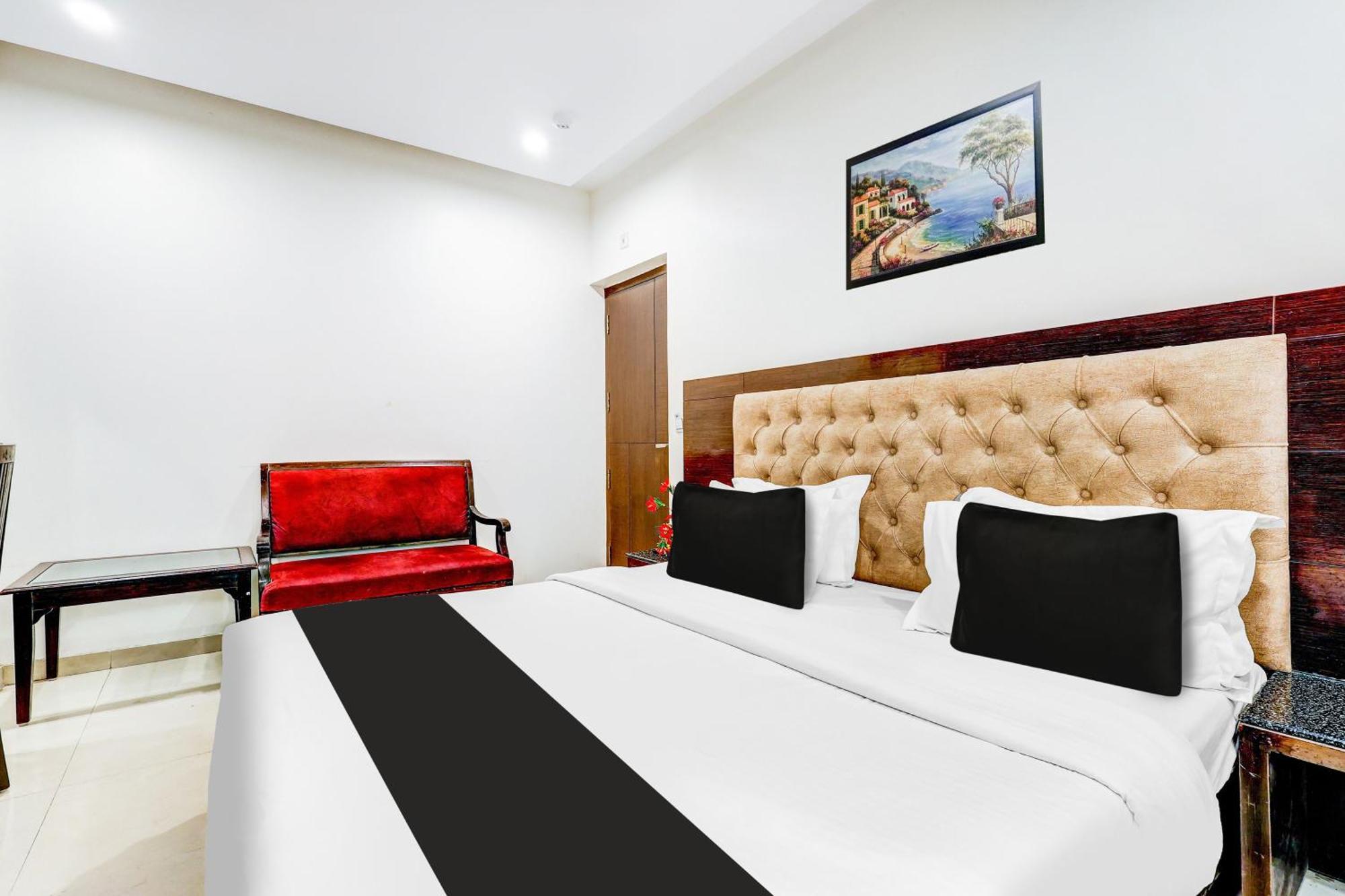Super Townhouse Arakashan Road Paharganj Formerly Mohan International Ню Делхи Екстериор снимка