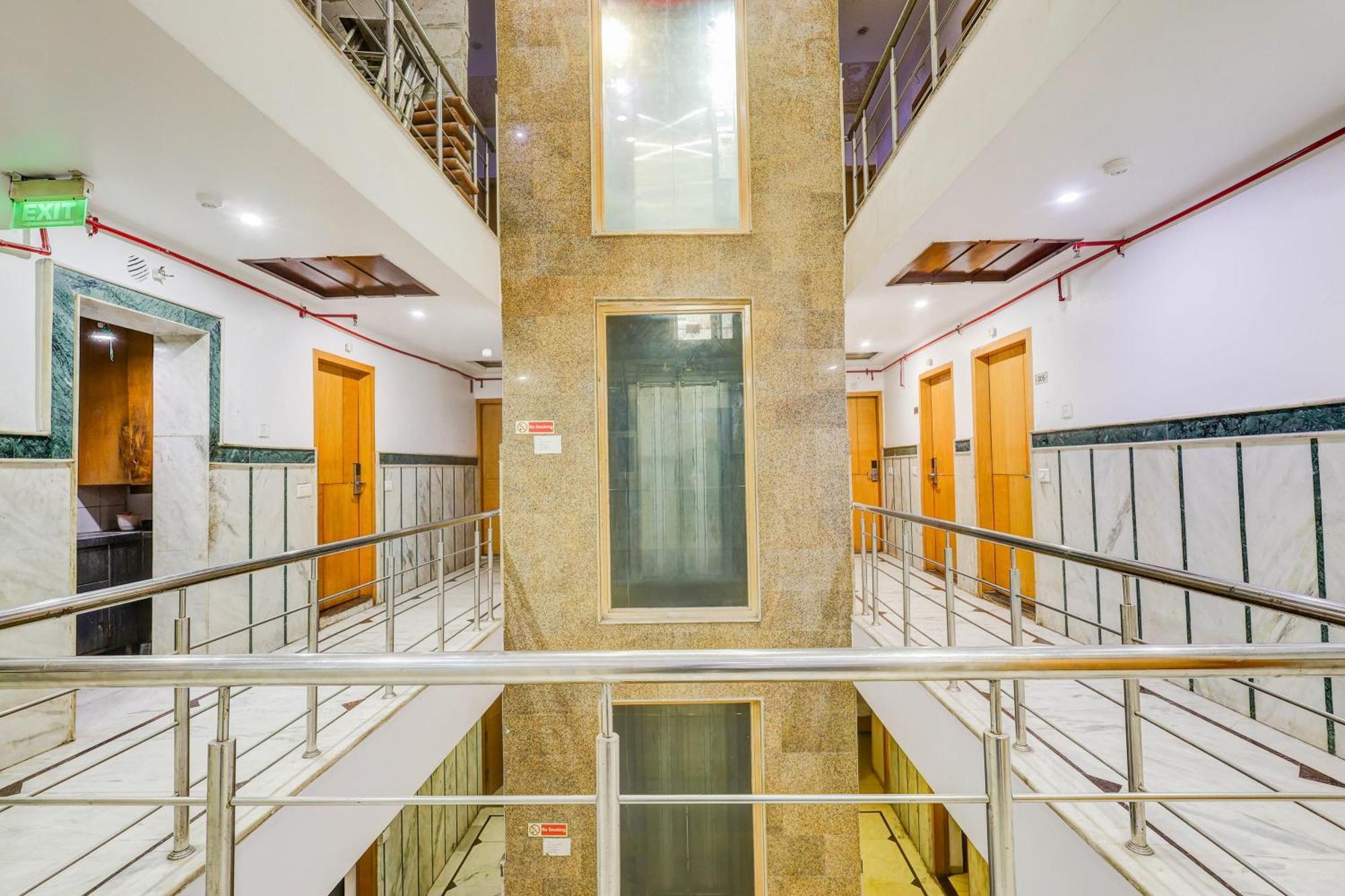 Super Townhouse Arakashan Road Paharganj Formerly Mohan International Ню Делхи Екстериор снимка