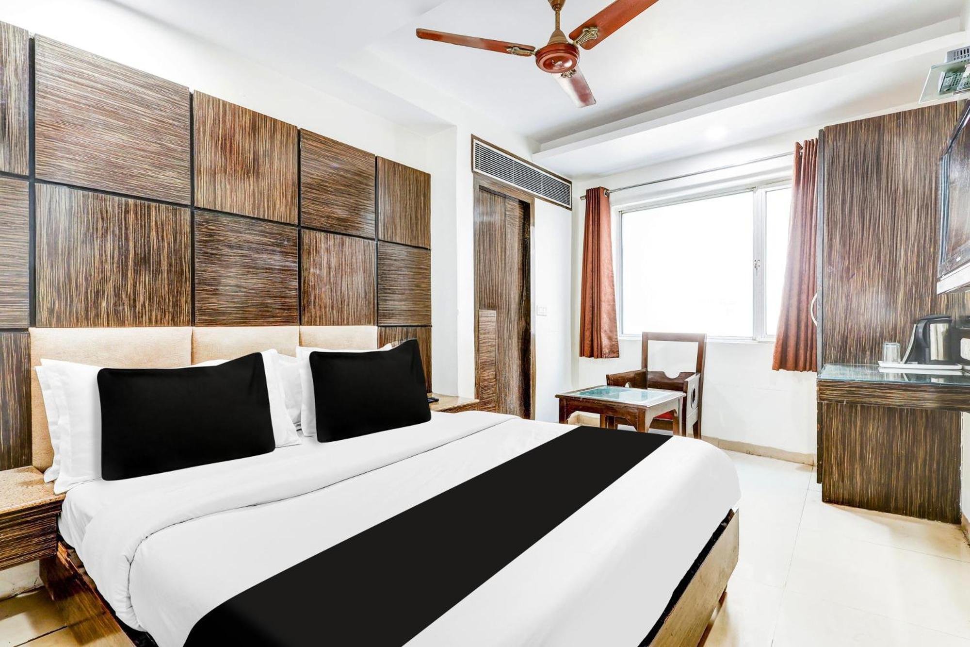 Super Townhouse Arakashan Road Paharganj Formerly Mohan International Ню Делхи Екстериор снимка