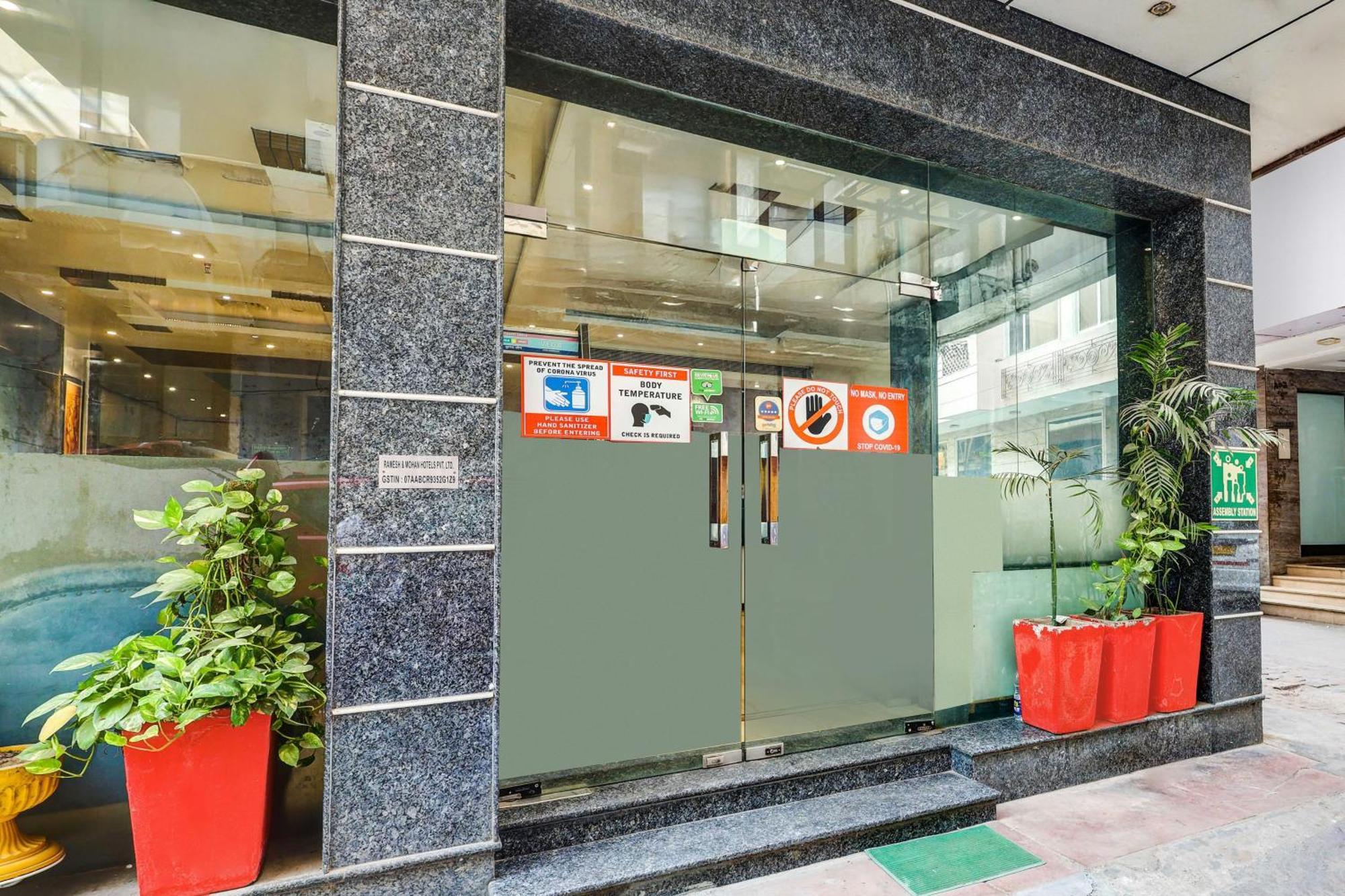 Super Townhouse Arakashan Road Paharganj Formerly Mohan International Ню Делхи Екстериор снимка