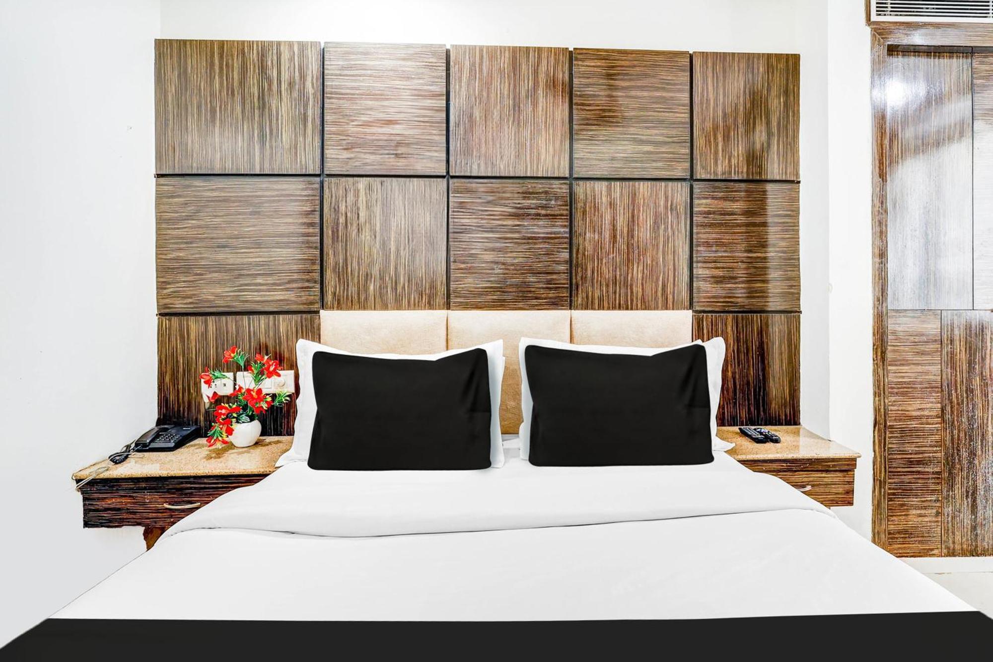 Super Townhouse Arakashan Road Paharganj Formerly Mohan International Ню Делхи Екстериор снимка