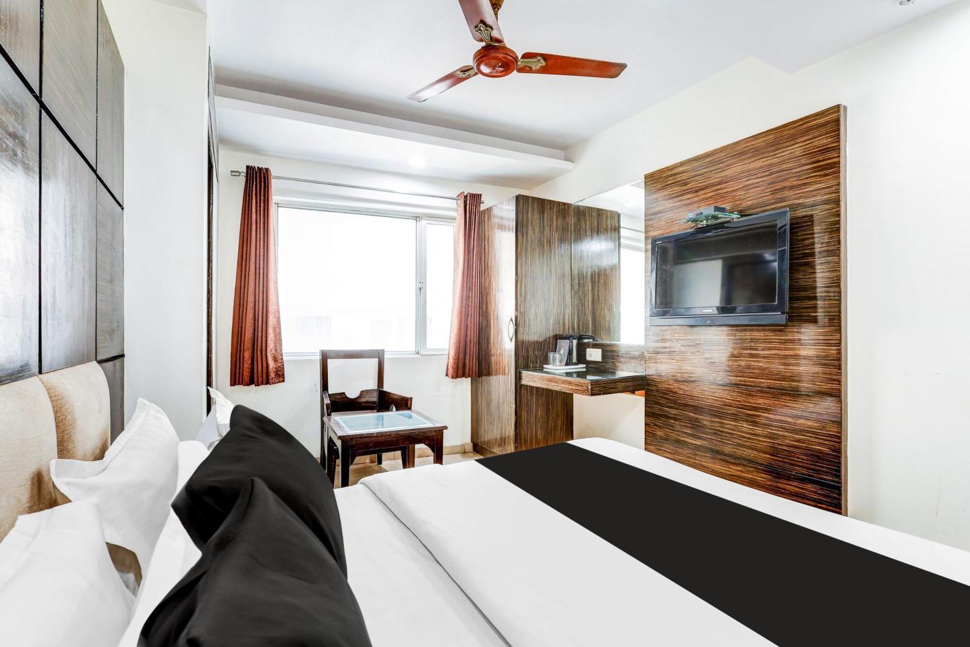 Super Townhouse Arakashan Road Paharganj Formerly Mohan International Ню Делхи Екстериор снимка