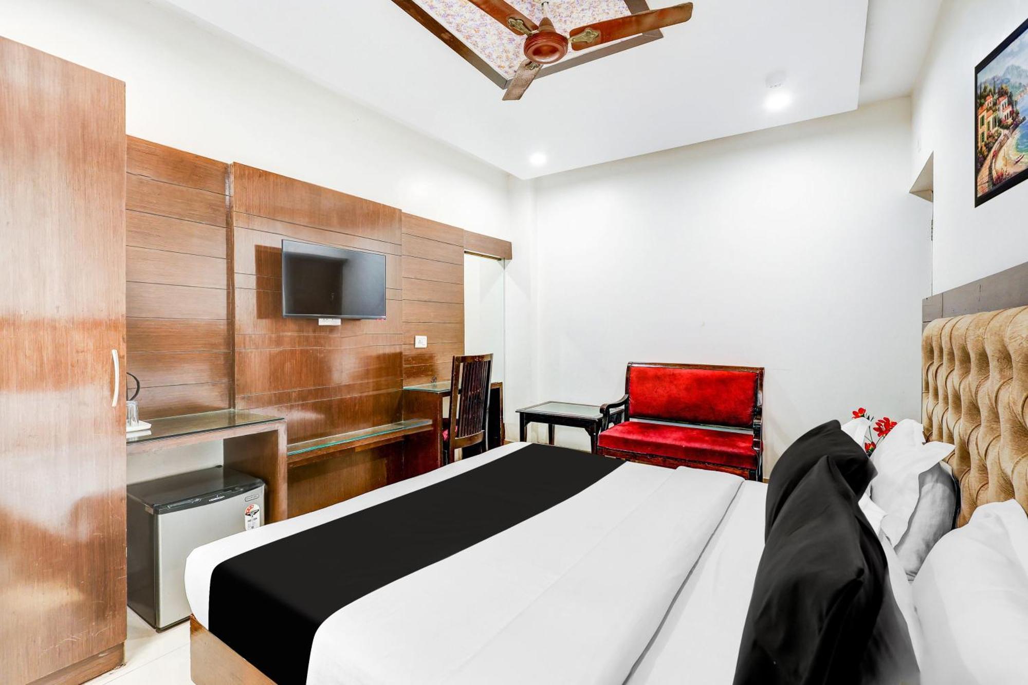 Super Townhouse Arakashan Road Paharganj Formerly Mohan International Ню Делхи Екстериор снимка