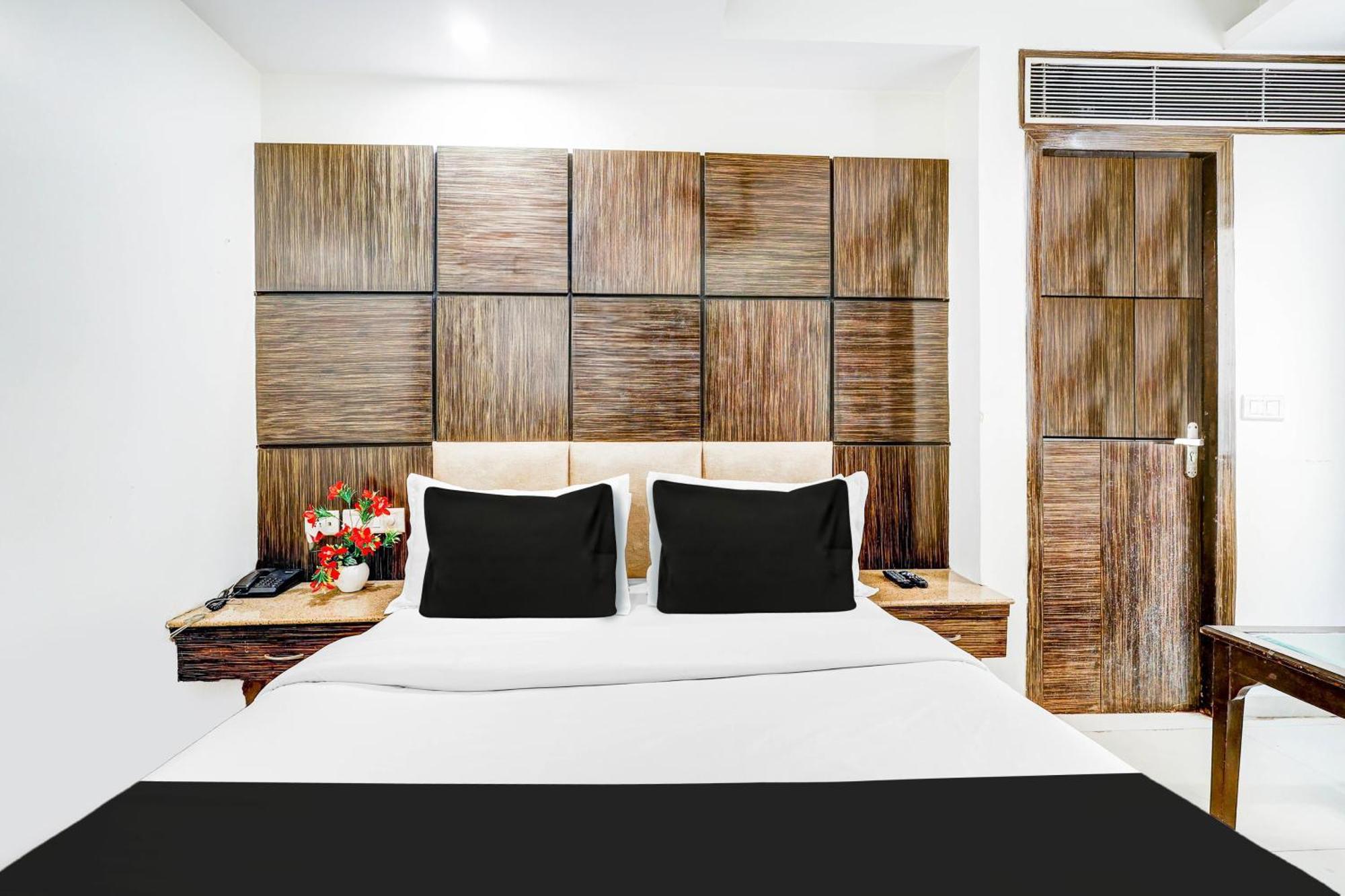 Super Townhouse Arakashan Road Paharganj Formerly Mohan International Ню Делхи Екстериор снимка